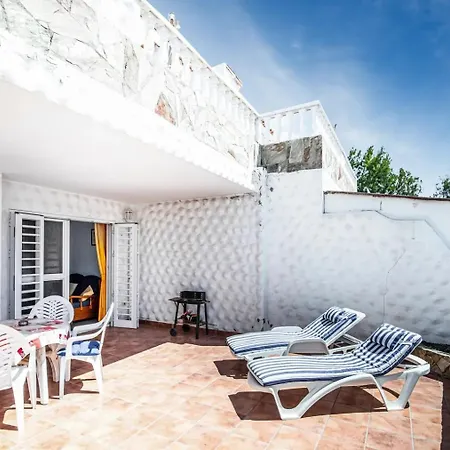 Apartmán Near The Beach, With Terrace And Wifi