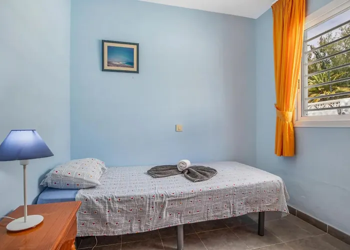 Daire Near The Beach, With Terrace And Wifi